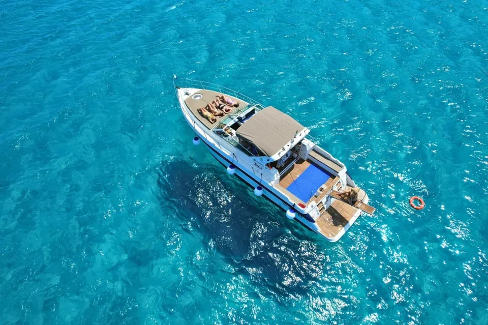 From Trapani: Egadi Islands Boat Tour to Favignana & Levanzo